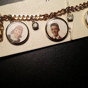 Vintage Jewelry - 1950's Family Photo Charm Bracelet Original Card Vintage Jewelry - 1950's Family Photo Charm Bracelet Original Card